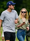 Peregrine Pearson i Sophie Turner