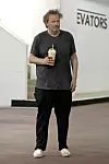 Matthew Perry rijetko izlazi van.