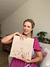 'Personalizirani album Nit Sriće predivan je dar svakoj mami. Veselim se ispuniti ga uspomenama i jednog dana prepustiti kćeri Mili kako bi imala doživotni spomenar djetinjstva’, poručila je influencerica Debela Barbara