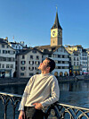Nikola na mostu preko ciriške rijeke Limmat