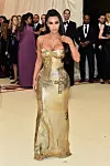 Kim u Atelier Versace zlatnoj haljini na Met Gali 2018