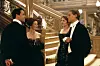 Billy Zane s Frances Fisher, Kate Winslet i Leonardom DiCapriom u sceni iz filma Titanik‘