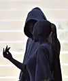 Influencerica Kim Kardashian i Demna Gvasalia, dizajner francuske modne kuće Balenciaga, crvenim su se tepihom ovogodišnjeg događanja Met Gala u New Yorku prošetali maskama zaštićeni od paparazza Fotografija: RexFeatures