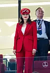 Jedan od pamtljivijih outfita Sanje Musić Milanović bilo je ono na svjetskom prvenstvu u Katru 2022. kada je nosila crveno DeLight odijelo, s potpisom dizajnera Ivana Friščića