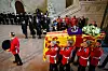 Ulazak tužne procesije u Westminster Hall.
