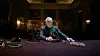Brian Cox nastupa u ulozi kontrolora