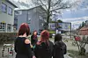 Prva zaliha higijenskih potrepština za 102 učenice stavljena je u školu simbolično, na Međunarodni dan žena, a nedugo nakon toga stigao je i veliki paket uložaka iz Zagreba koje su darovali prijatelji Snježane Klarić.