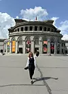 Sandra Bagarić ispred Armenske nacionalne opere i baletne kuće