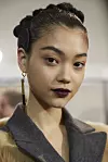 Fendi backstage; debele obrve izraženog luka