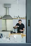 Za doručak poslije treninga konzumira probiotike i voće.
