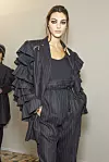 Max Mara backstage; oblikovane i ispunjene obrve ističu oči i jamče prirodni look