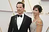Sa suprugom Sophie Hunter na dodjeli Oscara 2022. godine