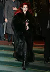 Dua Lipa je ispod dugog krznenog kaputa nosila izazovnu haljinu na resice
