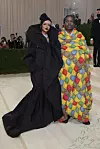 S partnerom ASAP Rockyjem na njujorškoj svečanosti MET Gala u rujnu 2021.