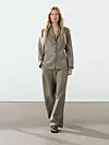 Massimo Dutti karirani sako od mješavine pamuka (59,95 eura) i hlače za odijelo (59,95 eura)
