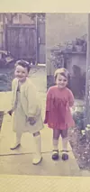Šetnje po poljima i vinogradima, pjevanje i snimanje na kasetofon, igre pogađanja pjesama prije spavanja - to su trenuci koji Maji prvi padnu na pamet i prva sjećanja iz ranog djetinjstva u Slavoniji