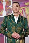 Olly Alexander koji će predstavaljati Veliku Britaniju na Euroviziji u vintage Alexander McQueenu