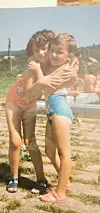 Imaju jako puno lijepih uspomena, ali Zrinki su najdraže one iz djetinjstva kad su zajedno glumile, pjevale i izmišljale svoje svjetove