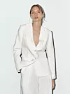 Massimo Dutti sako (169 eura) i hlače za odijelo (89,95 eura)