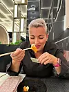 Kada osjeća potreba počasti se sa sushijem