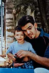 Između braće Lovre i Marka je 16 godina razlike, a danas zajedno sudjeluju u predstavama; ‘Ljudi su, zapravo, dobri‘ i ‘Peti korak‘