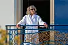 Jane Fonda opušteno upija atmosferu u hotelskom frotir ogrtaču