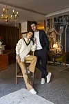 Ona nosi: Victoria Beckham vestu, HERALDI, prije 3.350,00 kn -50%, sada 1.675,00 kn; Joop košulju, HERALDI, prije 600,00 kn -30%, sada 420,00 kn; Proenza Schouler hlače, HERALDI, prije 8.300,00 kn -50%, sada 4.150,00 kn; Hugo Boss tenisice, prije 1.890,00kn -30%, sada 1.320,00 kn; Cluse ogrlica, CORDIS, prije 420,00 kn -30%, sada 294,00 kn; Cluse ogrlica, CORDIS, prije 450,00 kn -30%, sada 315,00 kn On nosi: Hugo Boss odijelo, prije 5.590,00 kn -30% sada 3.913,00kn; Hugo Boss majica, prije 519,00 kn -30%, sada 363,00 kn; Viceroy sat, CORDIS, prije 1.459,00 kn -50%, sada 729,50 kn; Ted Baker tenisice, prije 1.100,00 kn -50%, sada 550,00 kn