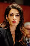 Amal Clooney u Ujedinjenim narodima 2019. kada je zastupala žrtve ISIS-a