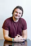 Jedno je vrijeme živio i studirao u Americi, završio je Magisterij poslovne administracije (MBA) te doktorirao filozofiju na Sveučilištu u Arizoni
