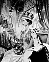 Službeni pprtret kraljice Elizabete II. snimljen nakon krunidbe 2. lipnja 1953.