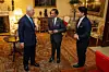 Mateen s ocem, Sultanom od Bruneja na prijamu kod kralja Charlesa