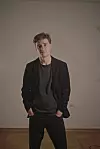 Za sebe kaže da je tvrdoglav, a istovremeno i fleksibilan, a posljednje tri godine i zaljubljen