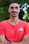Odrastao je u sportskoj obitelji
