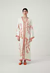 Kaftan By Malina s crvenim uzorkom (cijena: 303,80 eura)
