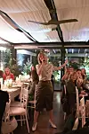 Pjevačica Ida Prester u glam kombinaciji midi suknje i bluze