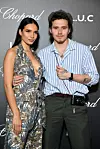 Brooklyn Beckham voli narukvice, ogrlice s privjescima i puno prstenja