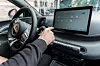 Dizajn unutrašnjosti jednostavan je i moderan, a središnje mjesto zauzima 10,1-inčni rotirajući dodirni zaslon s novim korisničkim sučeljem, kompatibilan s Apple CarPlay i Android Auto platformama