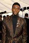 Chadwick Boseman oduševio je masivnim brošem