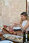 Plate - mesne ili riblje verzije, s proizvodima od lokalnih proizvođača i upareno s vrhunskim vinima