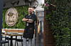 Pažanin je suvlasnik ribljeg restorana ‘Citadela‘ u mjestu Marina, u koje se zaljubio, naglašava, na prvi pogled