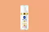 Nivea Cellular Luminous serum dolazi u još boljoj verziji - njegova obogaćena formula sadrži dvostruku količinu hijaluronske kiseline i u kombinaciji s revolucionarnim sastojkom LUMINOUS630®, ovaj lagani serum smanjuje sve vrste pigmentacijskih mrlja i sprječava njihovo ponovno pojavljivanje, 30,30€