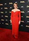 Greta Gerwig odlučila se za crvenu haljinu ukrašenu s gumbima modne kuće Balmain
