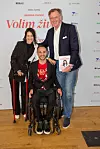 Sandra Paović sa suprugom Danielom i Tomislavom Paškvalinom u ulozi izaslanika predsjednika.