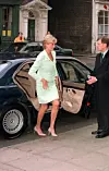 Princeza Diana u pastelnom Chanel kostimu 1997. godine