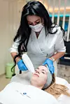 'Kako biste zablistali i dobili instant efekt “glow red carpet”, odličan je tretman HydraFacial Jennifer Lopez', poručuje Vivian Jurković