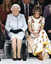 Na reviji Richarda Quinna s britanskom kraljicom Elizabetom.