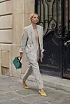 Poslovni look začinite s detaljima u boji