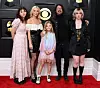 Dave Grohl sa suprugom Jordyz i kćerima Violet Maye, Harper Willow, te Ophelijom Saint