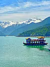Tianchi ili Nebesko jezero nalazi se u kotlini ispod planinskog masiva Tanšan.