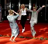 Ples na crvenom tepihu na švedskoj premijeri mjuzikla ‘Mamma Mia!‘